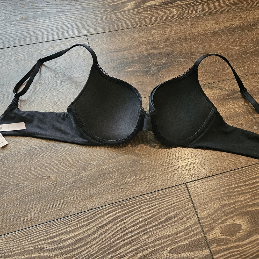 Victoria's Secret Black Plunge Bra with Adjustable Straps - Picture 2 of 6